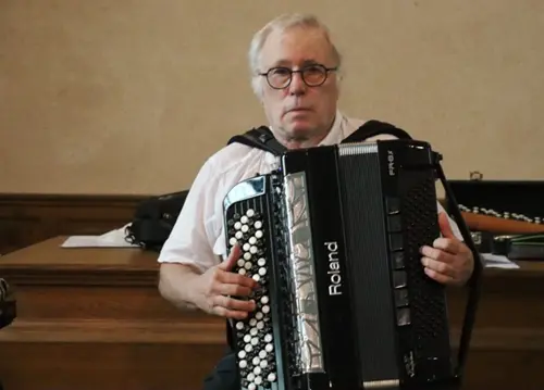Concert d'accordéon avec Jean-Claude Hervé (musiques du monde, des variétés à texte, et du répertoire classique) – Saint-Maurice-aux-Riches-Hommes (Chapelle) (affiche de l’événement)