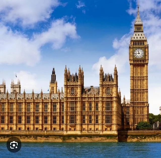 Conférence sur l'architecture anglaise (Westminster, Salisbury, Manoirs élisabéthains...) dans le cadre d'un cycle de 4 conférences sur la Grande-Bretagne (histoire de l'art) – Auxerre (salle des conférences de l'Abbaye Saint-Germain) (affiche de l’événement)