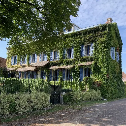 Découvrez ou redécouvrez La Mahouterie sur les bords de l'Yonne — visuel