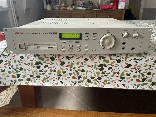 Vends Sampleur AKAI S2000 — visuel