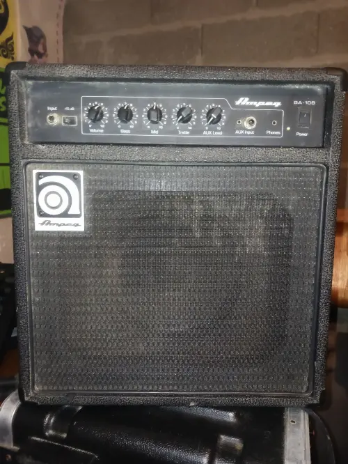 Vds ampli de basse ampeg — visuel