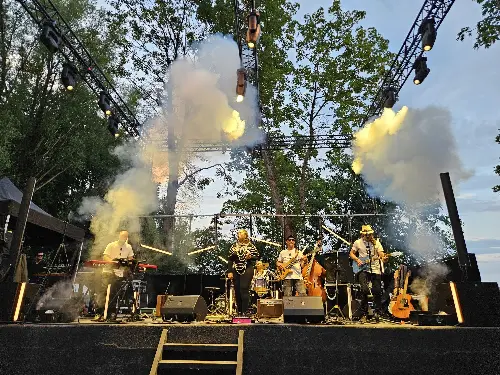 Groupe de compo française recherche un(e) batteur/se — visuel