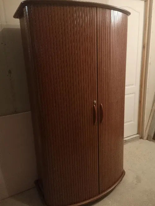 Vends armoire informatique en bois — visuel