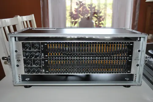 Ultragraph BEHRINGER FBQ6200+ Fly case — visuel