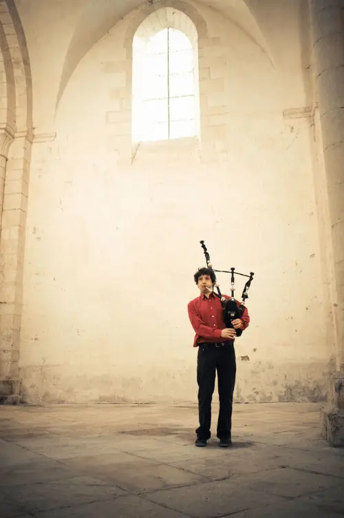 Sonneur de cornemuse écossaise cherche batteur ou percussioniste — visuel