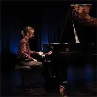 Jean-Christophe Kotsiras - Musique (Pianiste / Jazz / Du classique au Jazz / Entre musique écrite et improvisée, standards de jazz, compositions et improvisation libre / Professionnel du spectacle)