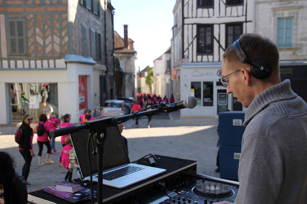 Val Animation a sonorisé Les Foulées Roses de l'Yonne Républicaine en 2022