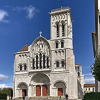 Basilique Sainte-Marie-Madeleine de Vézelay - Edifice religieux classé au patrimoine mondial de l'UNESCO / Monument historique / Haut lieu de visite touristique de l'Yonne et en Bourgogne